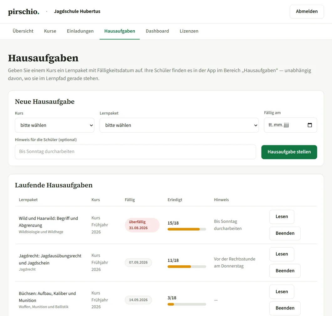Formular „Neue Hausaufgabe“ im Portal: Kurs, Lernpaket und Fälligkeitsdatum.